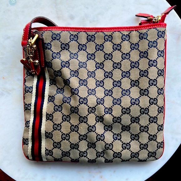 GUCCI Crossbody- Rare Edition - Picture 1 of 9
